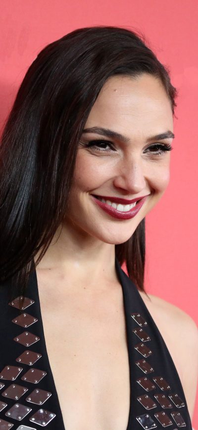 Fond d'écran iPhone Gal Gadot Revlon Live Boldly Campaign 2018