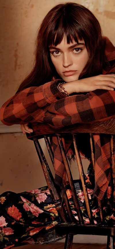 Fond d'écran iPhone Emma Mackey Net A Porter October 2020