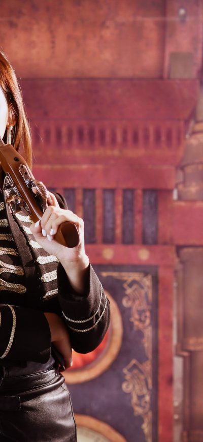 Fond d'écran iPhone Asian Girl With Pistol Cosplay 4k