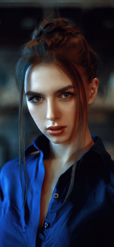 Fond d'écran iPhone Blue Shirt Girl Brunette 4k