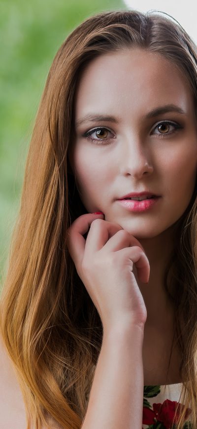 Fond d'écran iPhone Magdalena Warszawa Model Pose Dress Hands Glance 4k