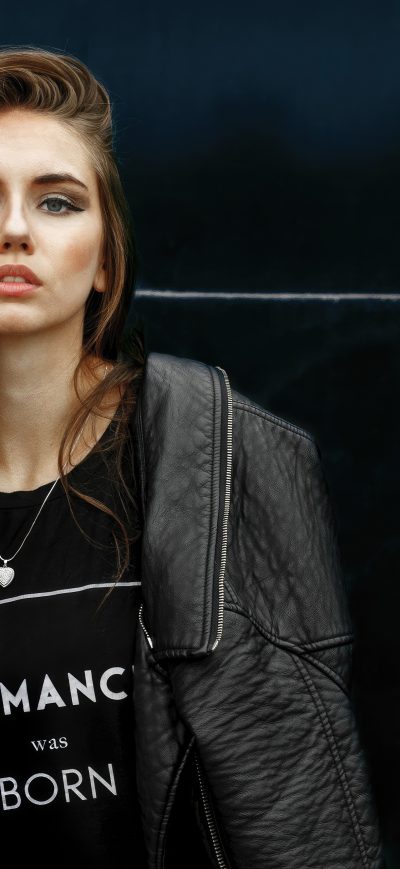 Fond d'écran iPhone Black Tshirt Girl 4k