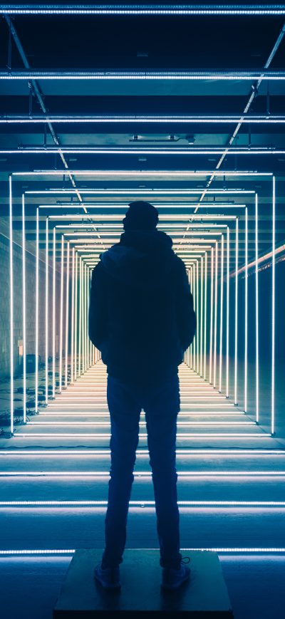 Fond d'écran iPhone Wavelength Neon Person Standing 8k