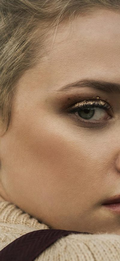 Fond d'écran iPhone Lili Reinhart Pulses Spikes Photoshoot