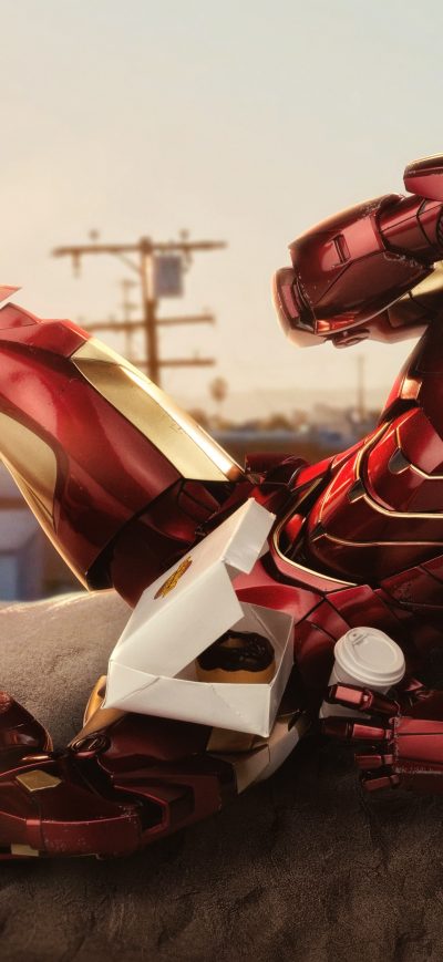 Fond d'écran iPhone Iron Man Eating Dunkin Donuts With Coffee