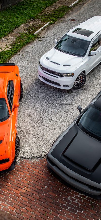Fond d'écran iPhone Dodge Durango And Dodge Challenger SRT Hellcat Widebody
