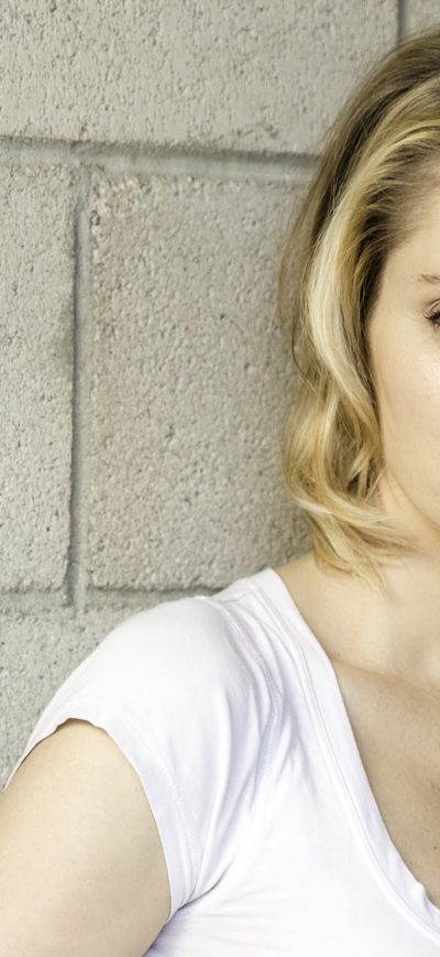 Fond d'écran April Bowlby sur iPhone