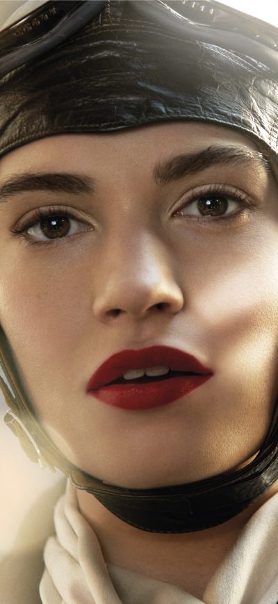 Fond d'écran Lily James 5 sur iPhone