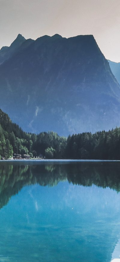 Fond d'écran iPhone Reflection Of Trees In Lake Piburger See