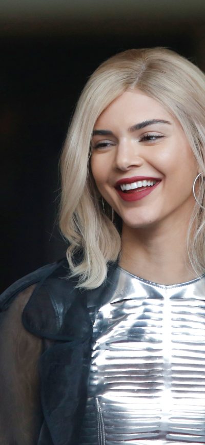Fond d'écran Kendall Jenner Smiling sur iPhone