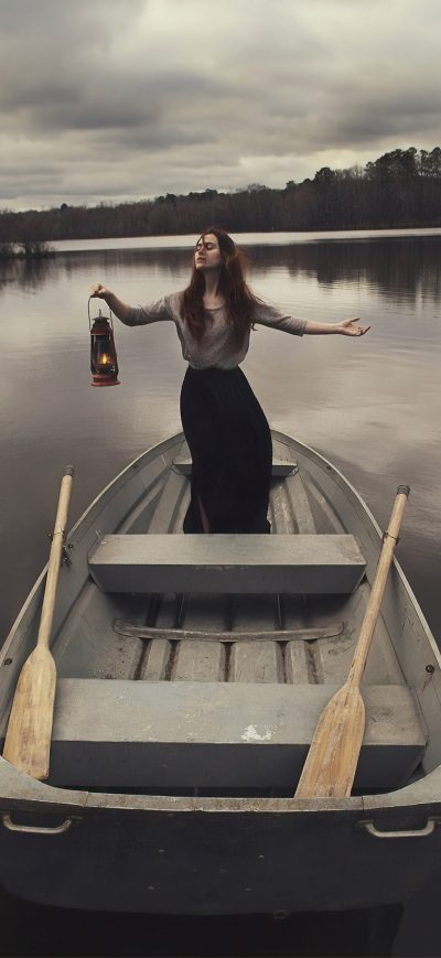 Fond d'écran iPhone Girl Boat Light 4k