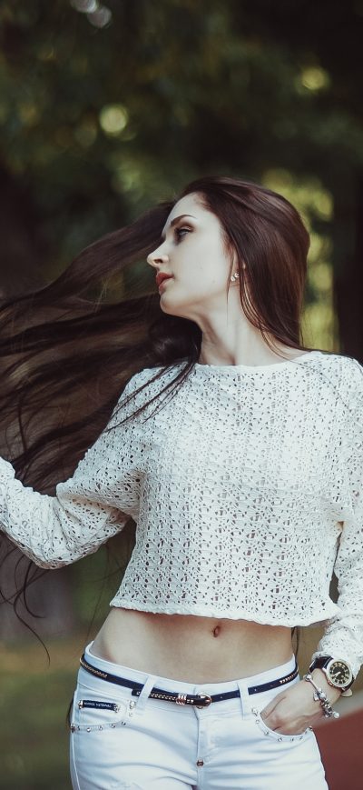 Fond d'écran iPhone White Dress Girl Outdoors