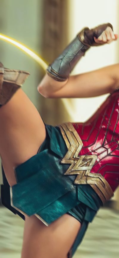 Fond d'écran iPhone Wonder Woman Kick Action 5k