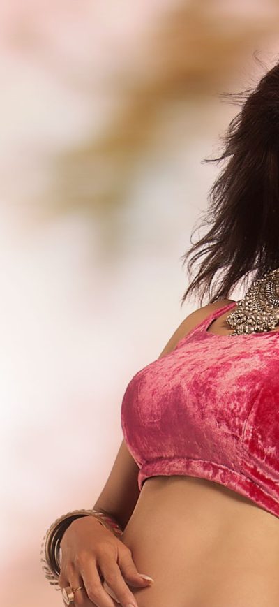 Fond d'écran iPhone Adaa Khan Full HD