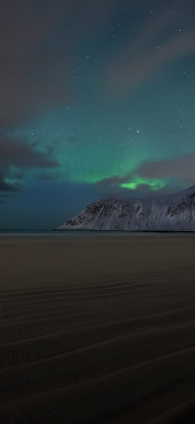 Fond d'écran iPhone Aurora Borealis Mountains Sand Landscape 4k