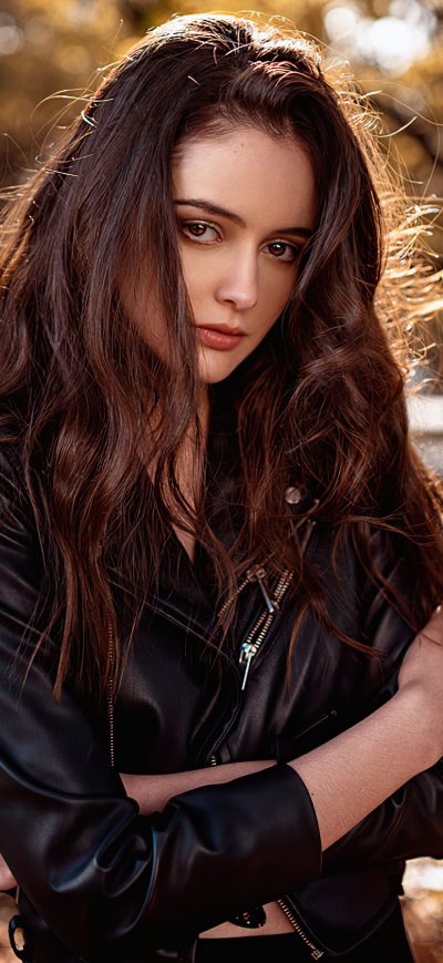 Fond d'écran iPhone Girl Black Leather Jacket 4k