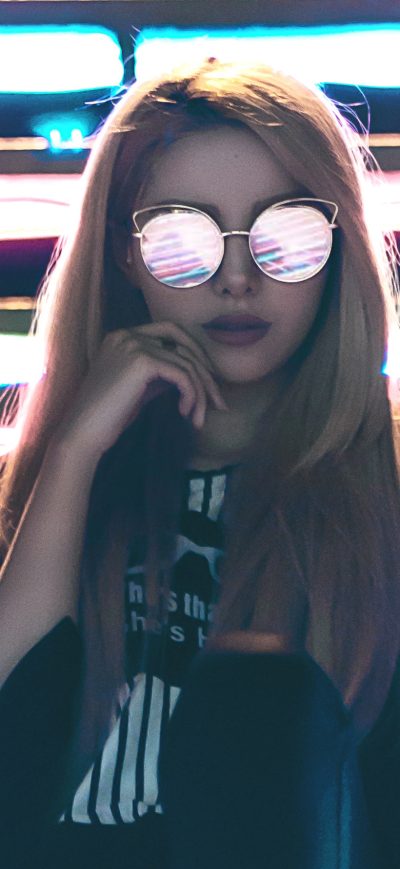 Fond d'écran iPhone Girl Sunglasses Neon Lights