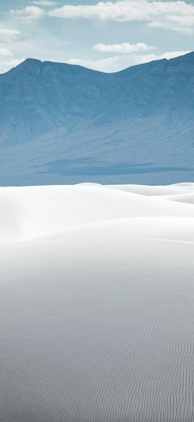 Fond d'écran iPhone White Sand Mountains During Daytime 5k