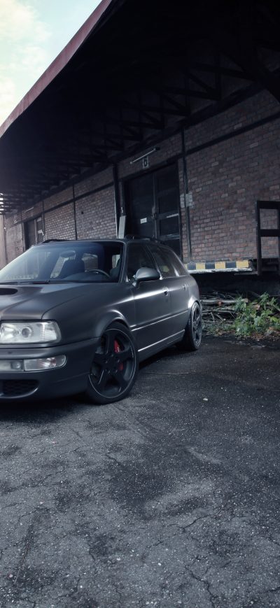 Fond d'écran iPhone Pogea Racing Audi RS2 Bomber 2