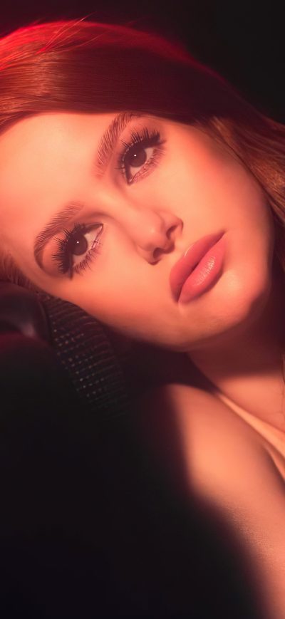 Fond d'écran iPhone 2022 Madelaine Petsch Schon Magazine