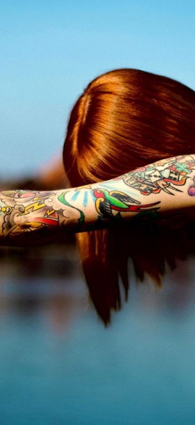 Fond d'écran iPhone Red Head Tattoo Girl