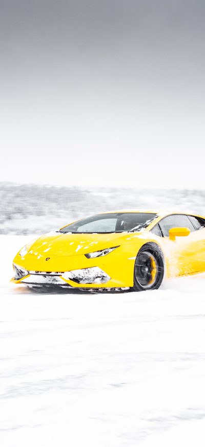 Fond d'écran iPhone Yellow Lamborghini Aventador In Snow 5k