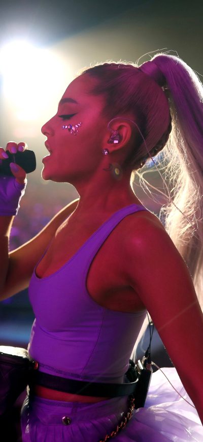 Fond d'écran iPhone Ariana Grande Performing Live