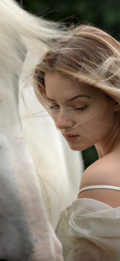 Fond d'écran iPhone Beautiful Girl With Horse