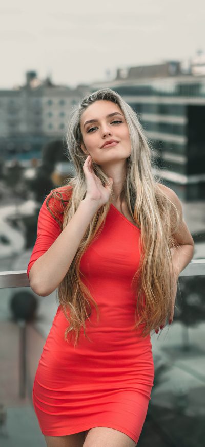 Fond d'écran iPhone Blonde Girl In Red Dress Smiling 4k