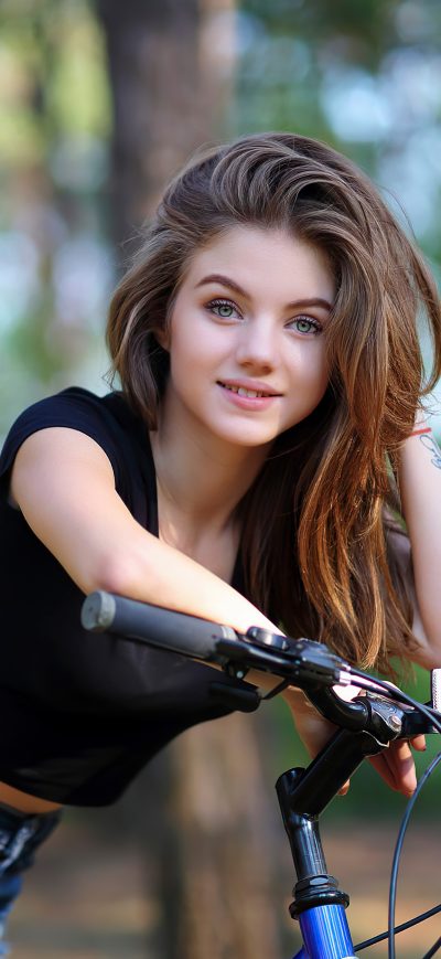 Fond d'écran iPhone Cute Girl On Bicycle 4k