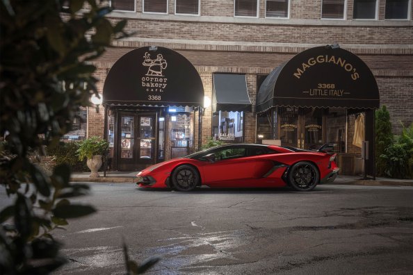 Red Lambo 4k
