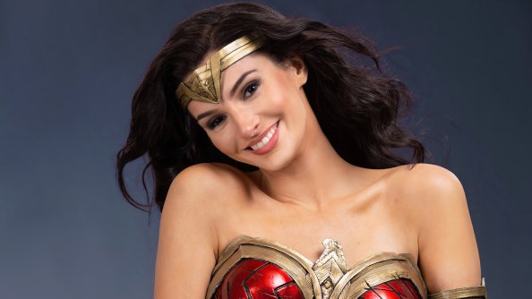 Cute Wonder Woman Smiling Cosplay 4k