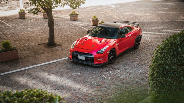 Red Nissan Gtr 5k