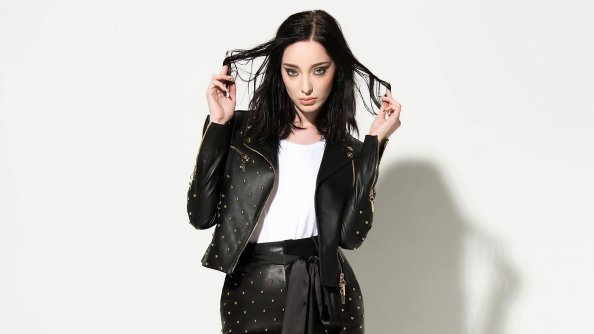 Emma Dumont 2020