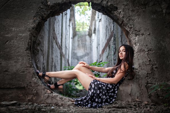 Girl Sitting Looking At Viewer 4k