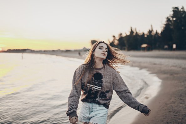 Young Women Sweatshirt Beach Side 4k
