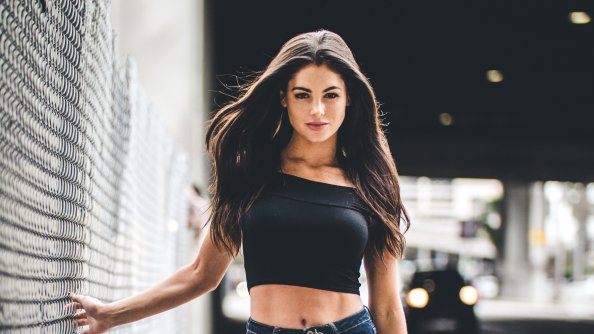 Women Portrait Walking 4k