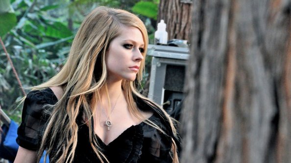 Avril Lavinge Black Dress