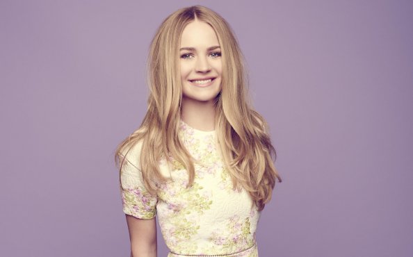 Britt Robertson 5k 2018