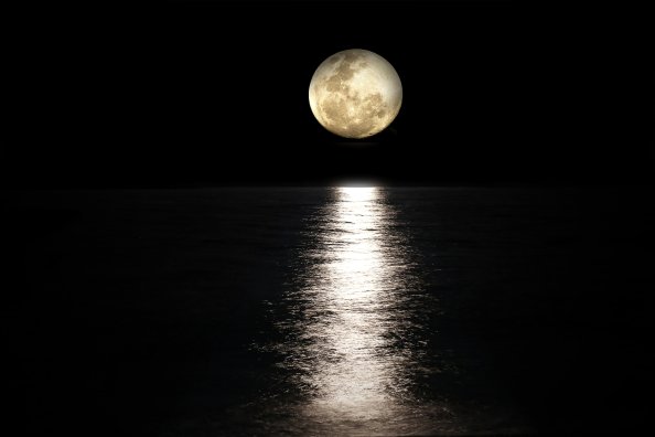 Dark Night Moon Reflection In Sea 5k