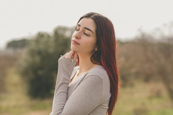 Redhead Girl Closed Eyes Outdoor 4k