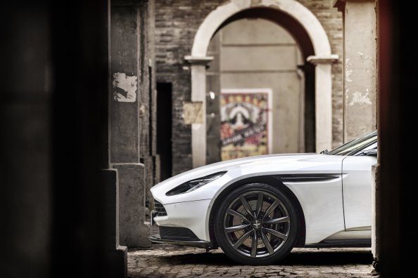 2018 Aston Martin DB11 V8