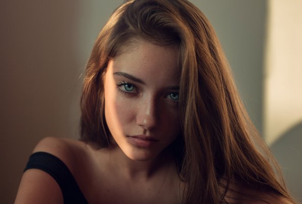 Gray Eyes Girl Looking At Viewer