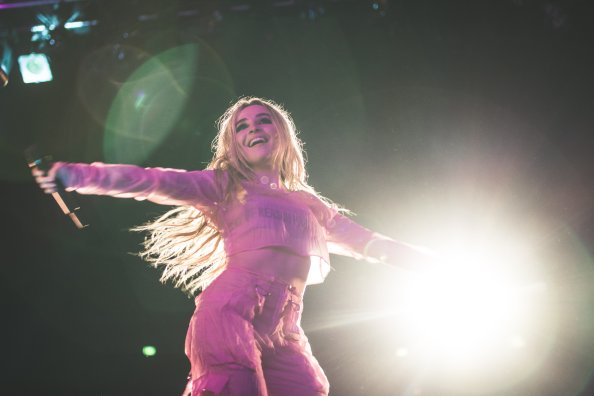 Sabrina Carpenter 2017 Live Performace