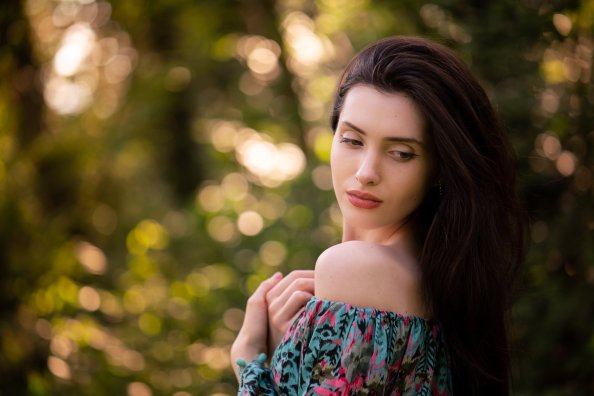 Beautiful Girl Looking Back 5k