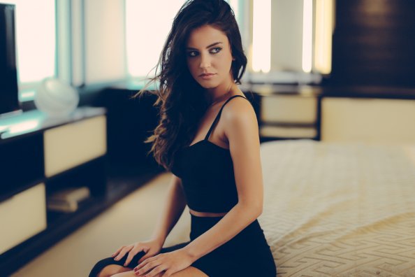 Girl Black Dress Sitting Side 5k