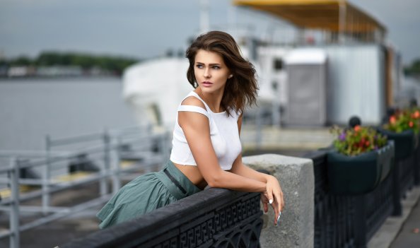 Beautiful Girl Looking Away 4k