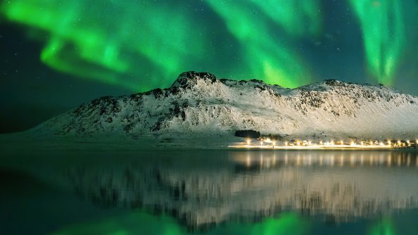 Mountains Near Aurora 4k