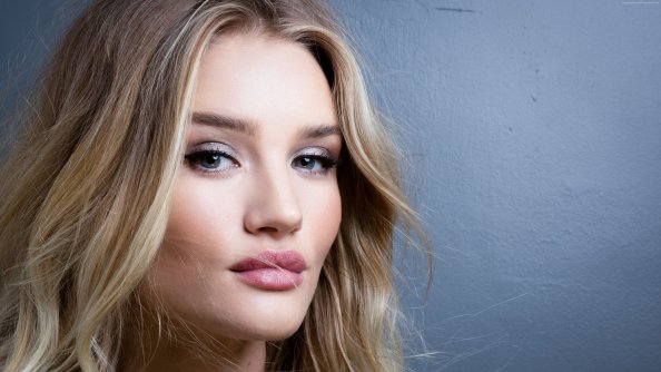 2016 Rosie Huntington Whiteley