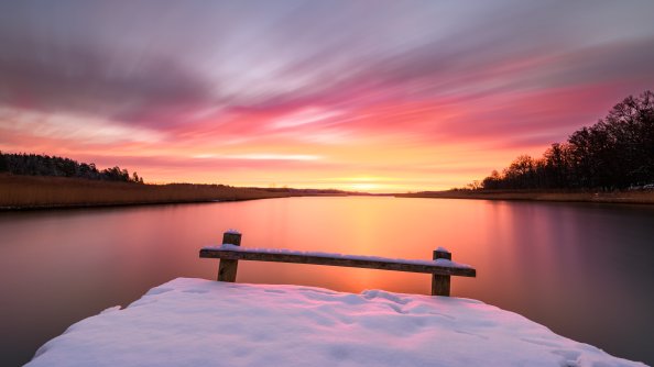 Red Sky Morning Winter Snow Bench 5k